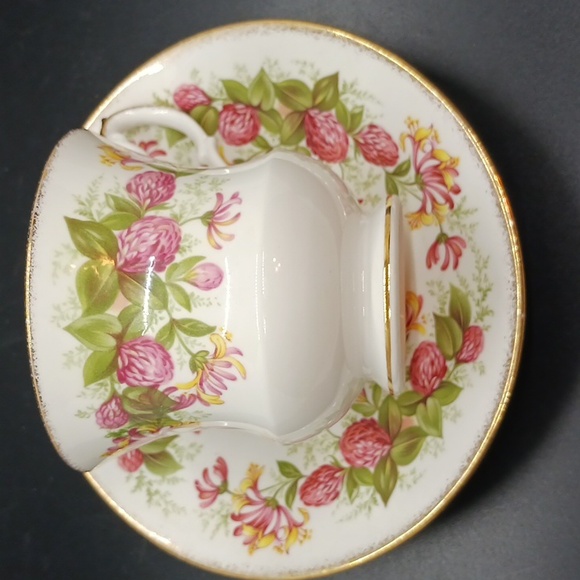 ROYAL DOVER Cup & Saucer  Fine  Bone China Made in England  Flowers - Picture 2 of 5